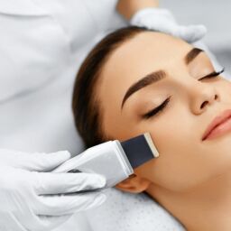 Pulizia viso con ultrasuoni